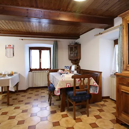 לינה וארוחת בוקר Vicenes *